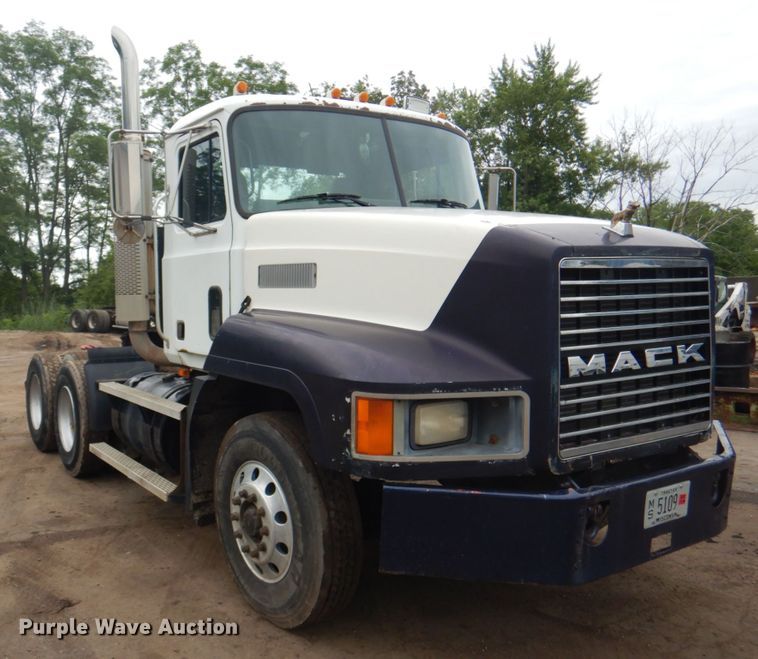 image for item JY9809 1999 Mack CH613  semi truck