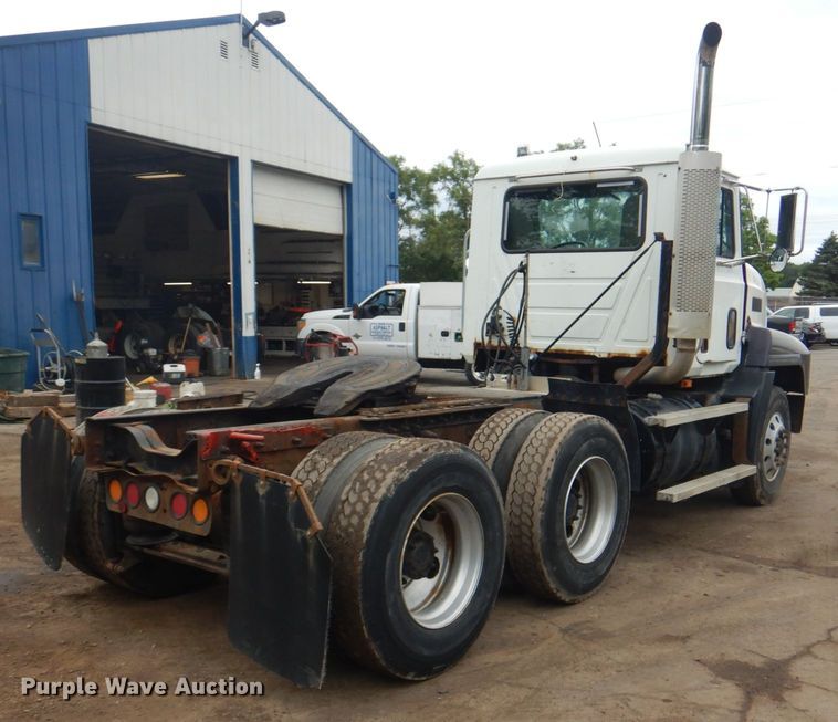 image for item JY9809 1999 Mack CH613  semi truck