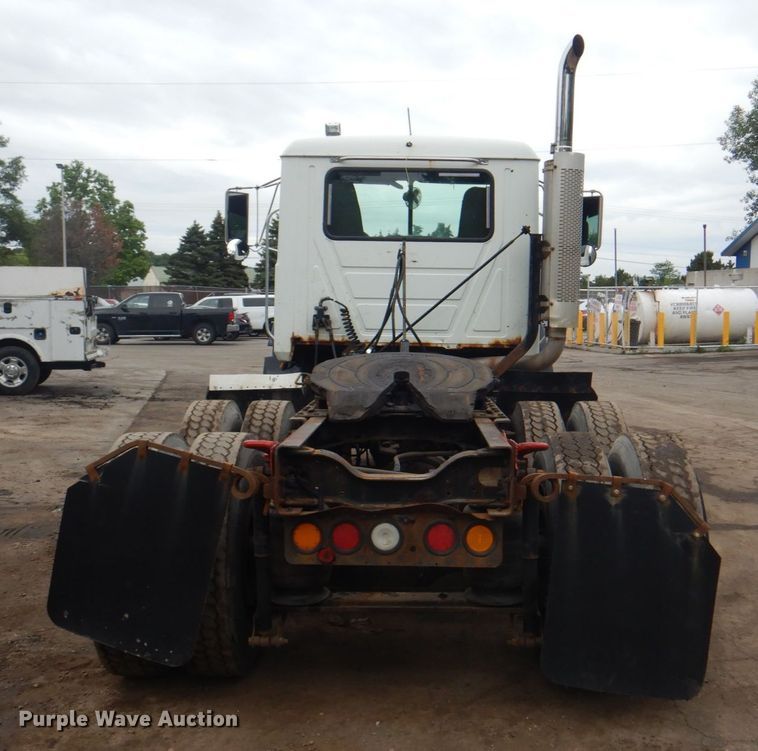 image for item JY9809 1999 Mack CH613  semi truck