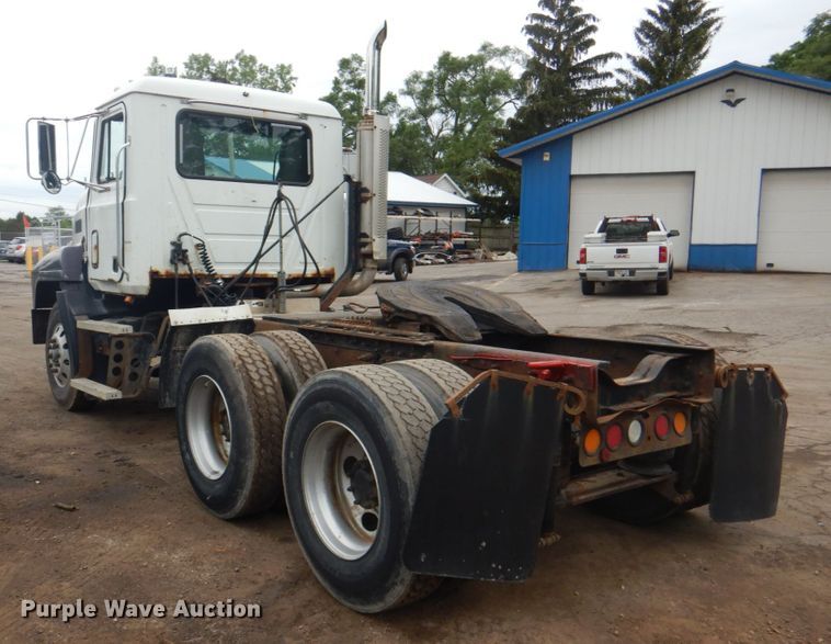 image for item JY9809 1999 Mack CH613  semi truck