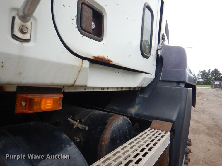 image for item JY9809 1999 Mack CH613  semi truck