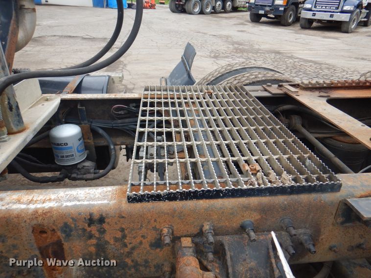 image for item JY9809 1999 Mack CH613  semi truck