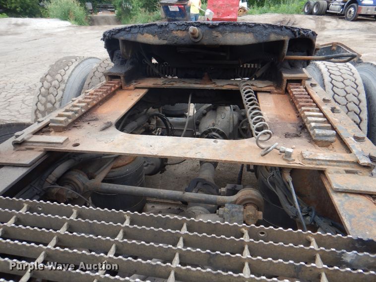 image for item JY9809 1999 Mack CH613  semi truck