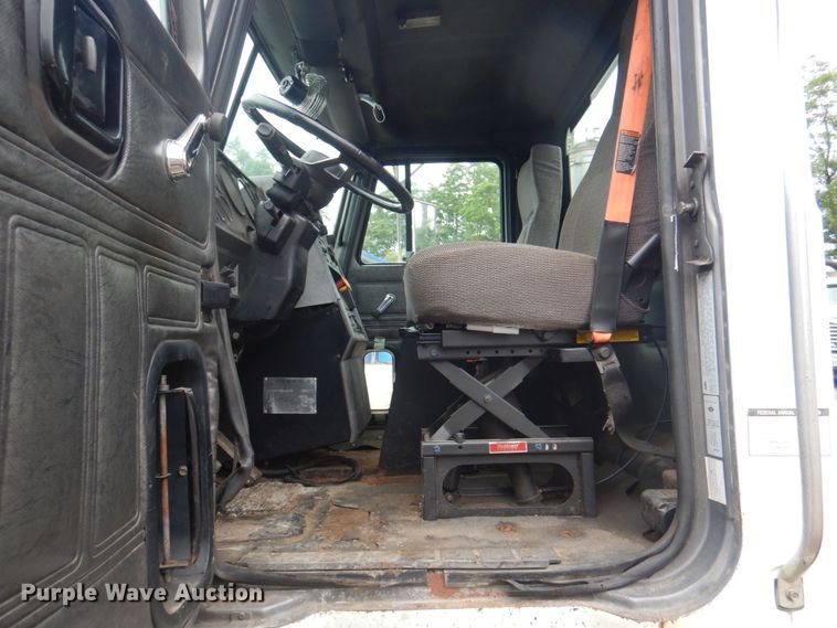 image for item JY9809 1999 Mack CH613  semi truck