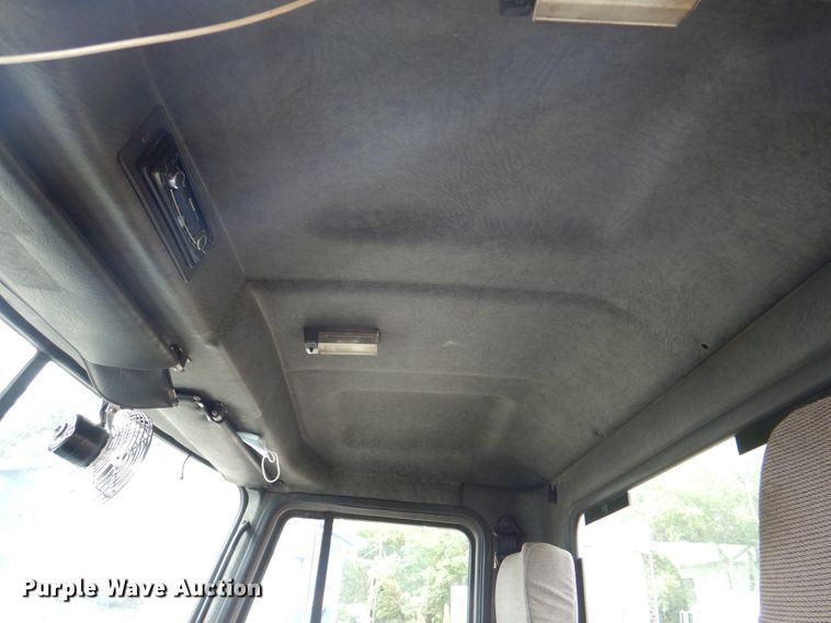 image for item JY9809 1999 Mack CH613  semi truck