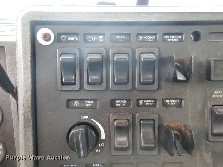 image for item JY9809 1999 Mack CH613  semi truck