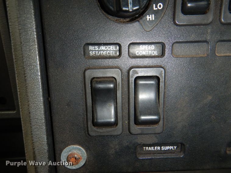 image for item JY9809 1999 Mack CH613  semi truck