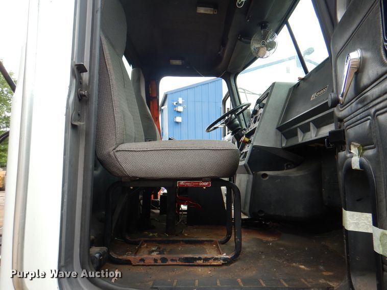 image for item JY9809 1999 Mack CH613  semi truck