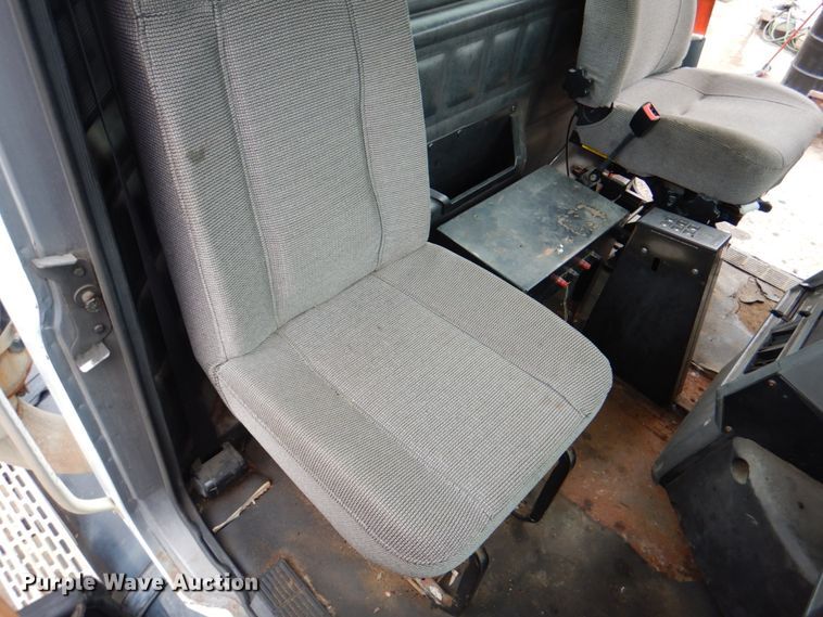 image for item JY9809 1999 Mack CH613  semi truck