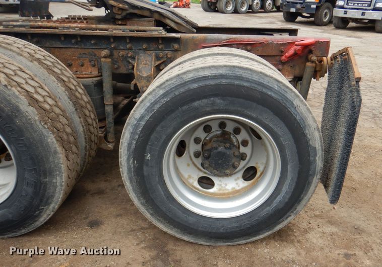 image for item JY9809 1999 Mack CH613  semi truck