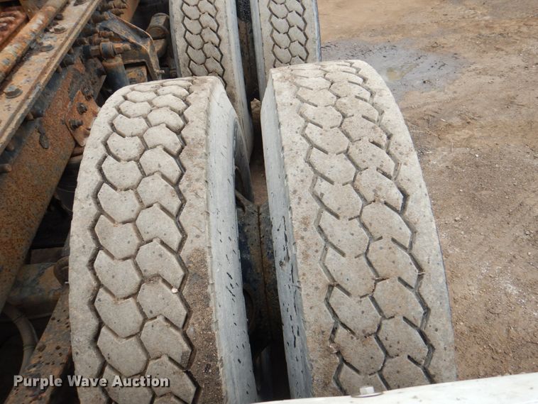 image for item JY9809 1999 Mack CH613  semi truck