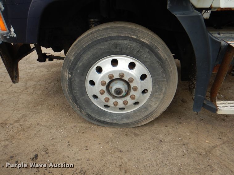 image for item JY9809 1999 Mack CH613  semi truck