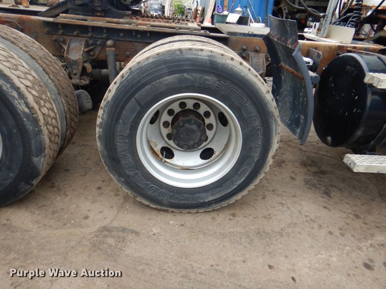 image for item JY9809 1999 Mack CH613  semi truck