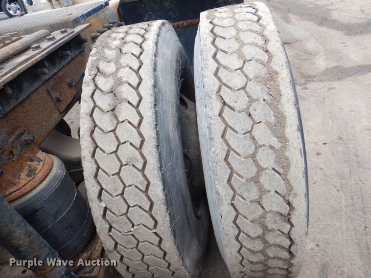 image for item JY9809 1999 Mack CH613  semi truck