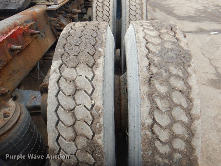 image for item JY9809 1999 Mack CH613  semi truck