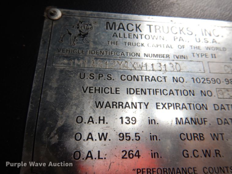 image for item JY9809 1999 Mack CH613  semi truck