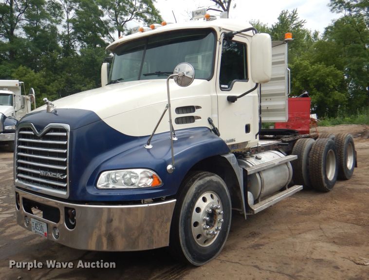 image for item JY9813 2007 Mack CXP613  semi truck