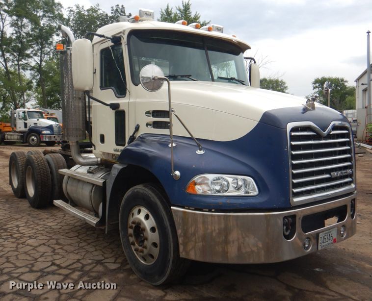 image for item JY9813 2007 Mack CXP613  semi truck