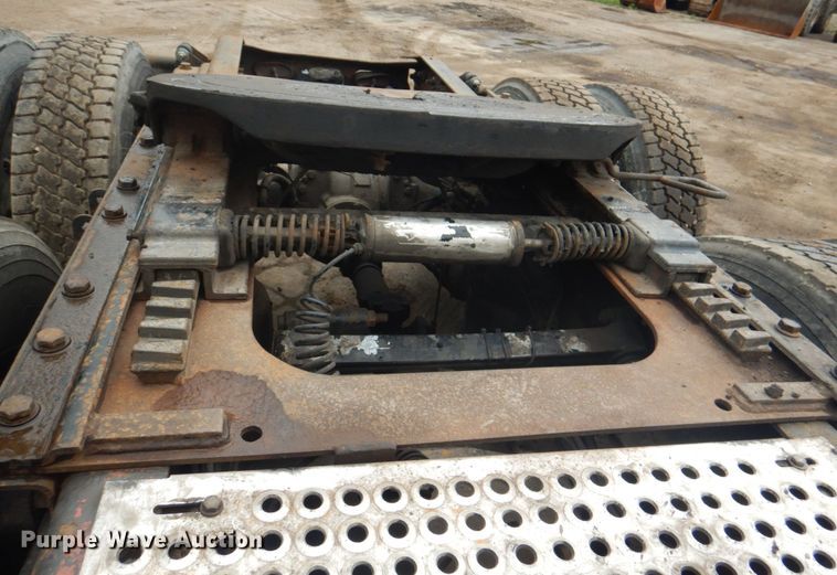 image for item JY9813 2007 Mack CXP613  semi truck