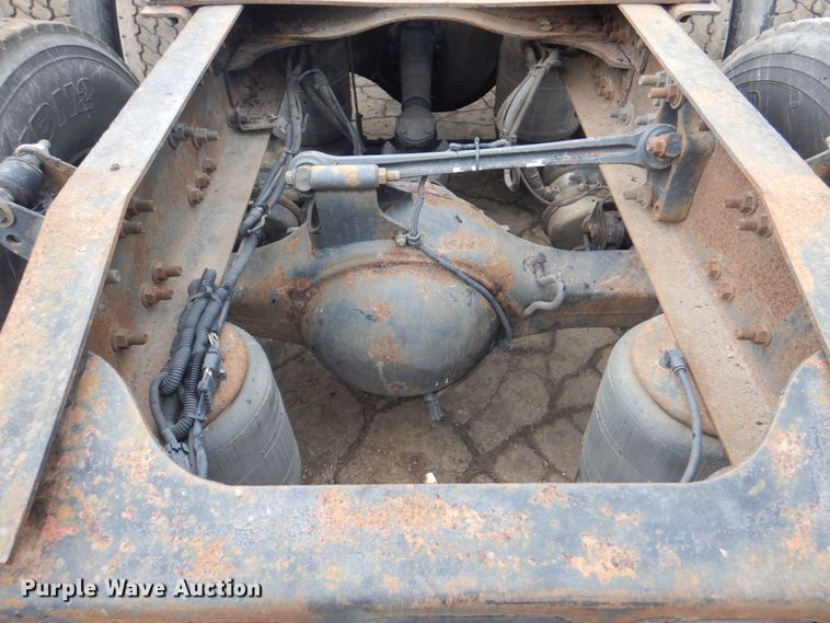 image for item JY9813 2007 Mack CXP613  semi truck