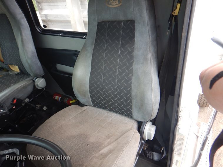 image for item JY9813 2007 Mack CXP613  semi truck