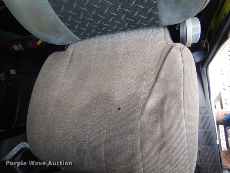 image for item JY9813 2007 Mack CXP613  semi truck