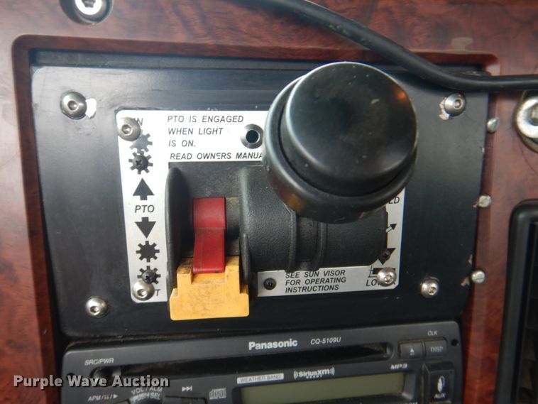 image for item JY9813 2007 Mack CXP613  semi truck