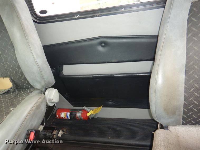 image for item JY9813 2007 Mack CXP613  semi truck