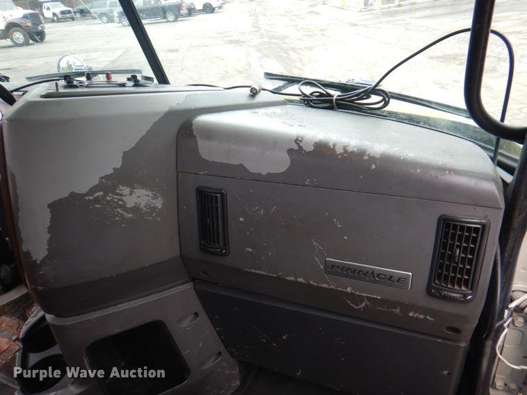 image for item JY9813 2007 Mack CXP613  semi truck