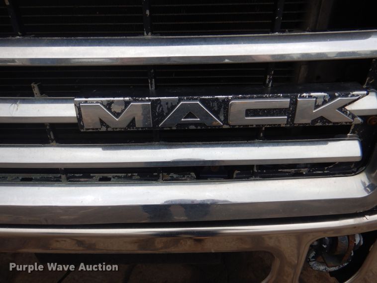 image for item JY9813 2007 Mack CXP613  semi truck