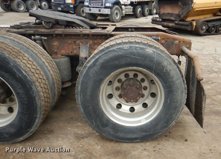 image for item JY9813 2007 Mack CXP613  semi truck