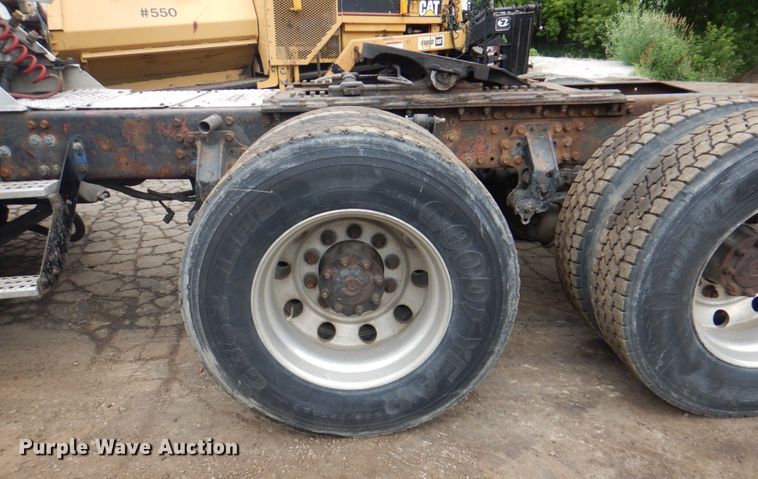 image for item JY9813 2007 Mack CXP613  semi truck