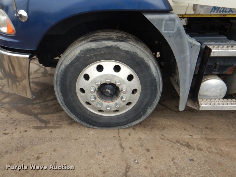 image for item JY9813 2007 Mack CXP613  semi truck