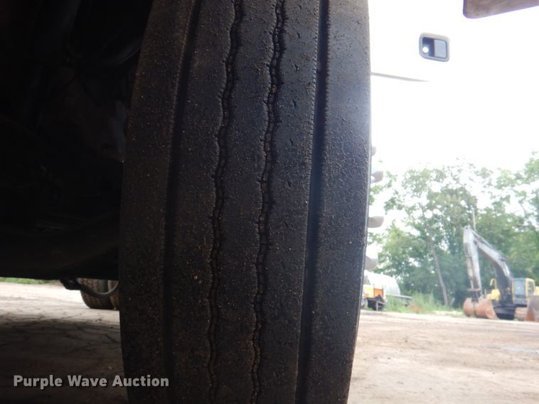 image for item JY9813 2007 Mack CXP613  semi truck