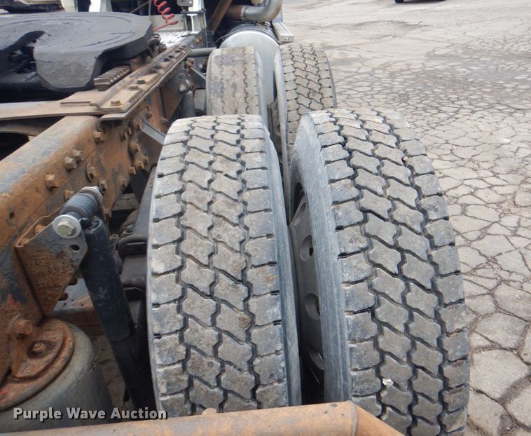 image for item JY9813 2007 Mack CXP613  semi truck