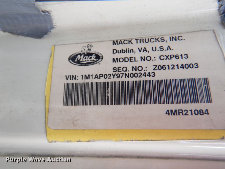 image for item JY9813 2007 Mack CXP613  semi truck