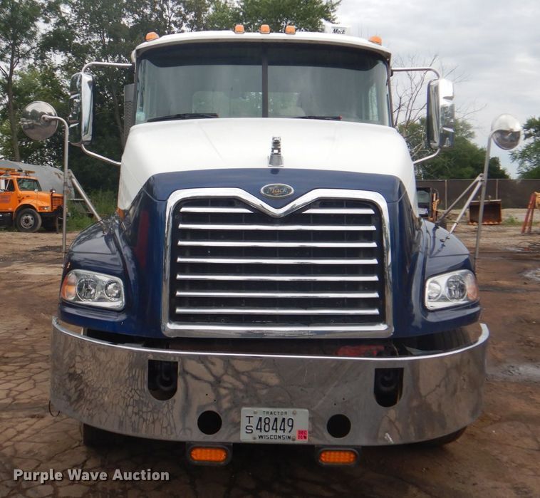 image for item JY9814 2005 Mack Vision CXN613  semi truck