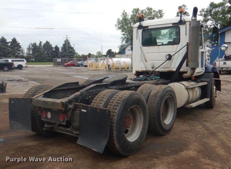 image for item JY9814 2005 Mack Vision CXN613  semi truck