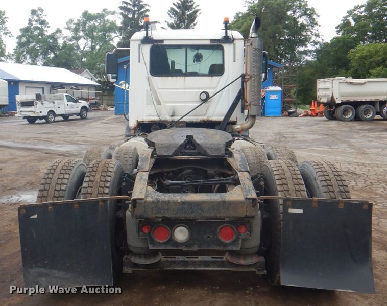 image for item JY9814 2005 Mack Vision CXN613  semi truck