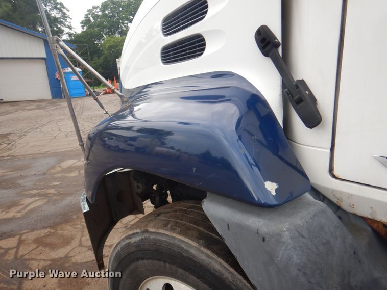 image for item JY9814 2005 Mack Vision CXN613  semi truck