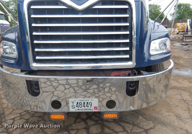 image for item JY9814 2005 Mack Vision CXN613  semi truck