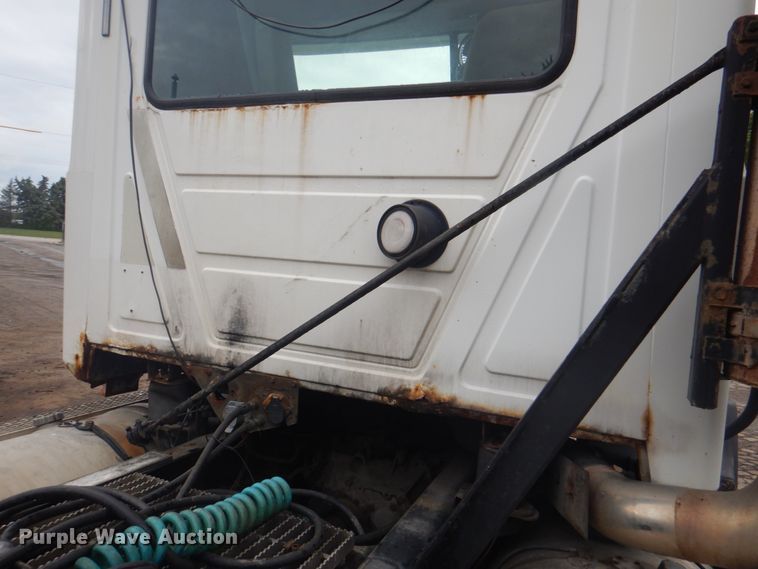 image for item JY9814 2005 Mack Vision CXN613  semi truck