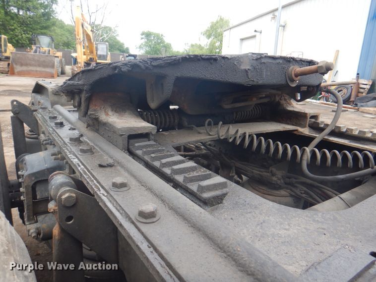 image for item JY9814 2005 Mack Vision CXN613  semi truck