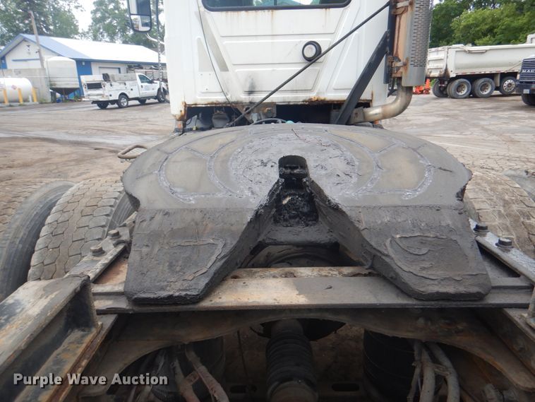 image for item JY9814 2005 Mack Vision CXN613  semi truck