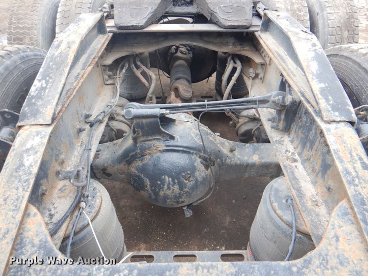 image for item JY9814 2005 Mack Vision CXN613  semi truck