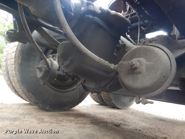 image for item JY9814 2005 Mack Vision CXN613  semi truck