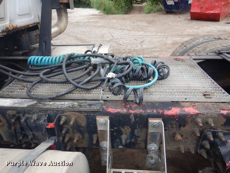 image for item JY9814 2005 Mack Vision CXN613  semi truck