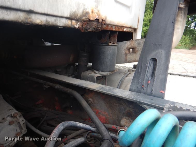 image for item JY9814 2005 Mack Vision CXN613  semi truck