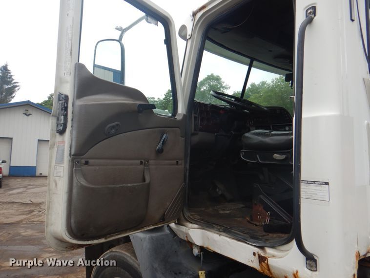 image for item JY9814 2005 Mack Vision CXN613  semi truck