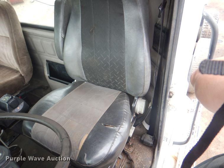 image for item JY9814 2005 Mack Vision CXN613  semi truck